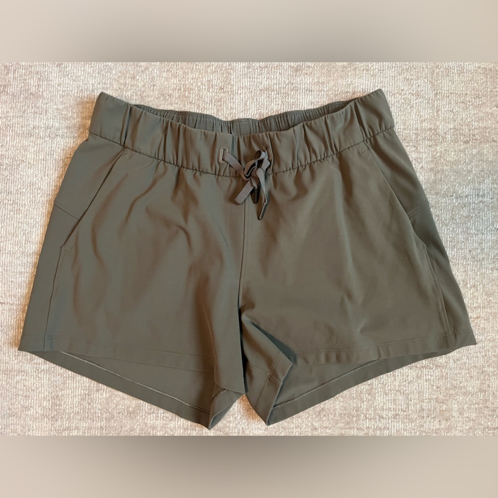 Lululemon womens green shorts
